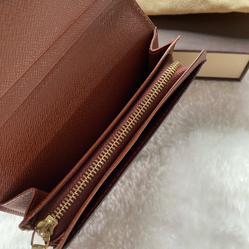 Authentic Louis Vuitton Medium compact wallet - Picture 7 of 12
